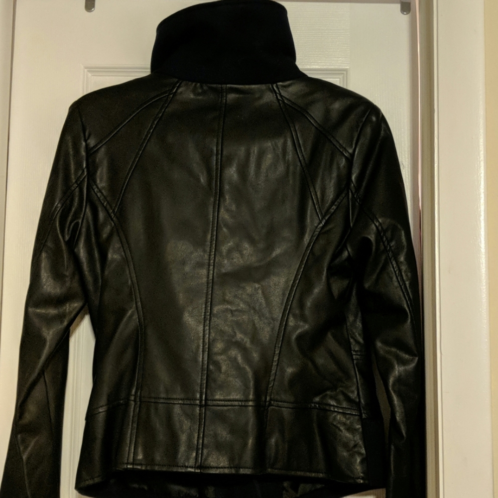 Clothes - Picture 3 of 4
